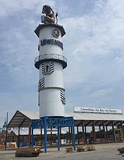 Löwenbräu-Turm : Oktoberfest-Aufbau auf der Theresienwiese am 19.07.2019 (©Foto: Martin Schmitz)